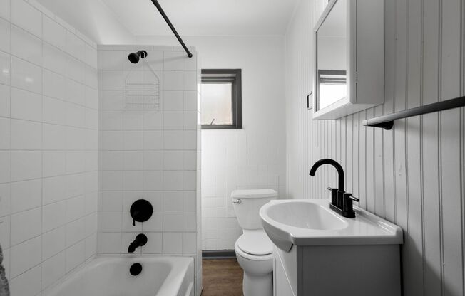 Stunning 3 bedroom home in McKees Rocks available May 1!