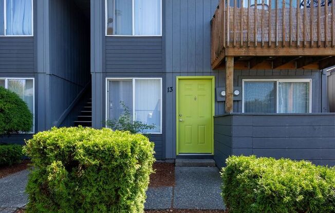 2 beds, 1 bath, 735 sqft, $1,595, Unit 13