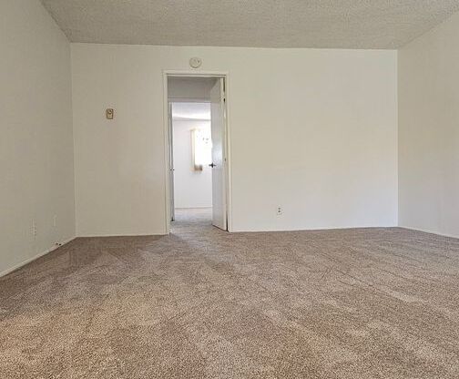 2 beds, 1 bath, 780 sqft, $2,200, Unit 50