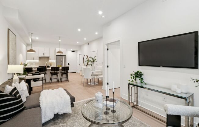 1 bed, 1 bath, 800 sqft, $2,108, Unit 102