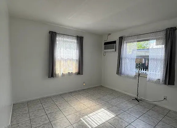317 NE 4 ST