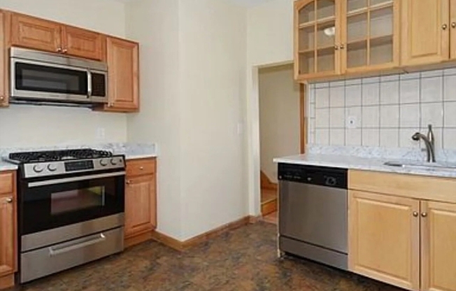 4 beds, 1 bath, $3,400, Unit 2