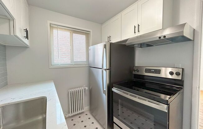 1 bed, 1 bath, 780 sqft, $1,895, Unit Halmark 307