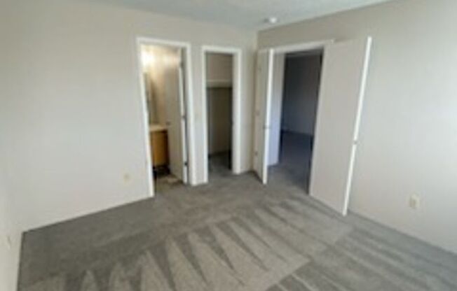 2 beds, 2 baths, 856 sqft, $869, Unit 2827-1817