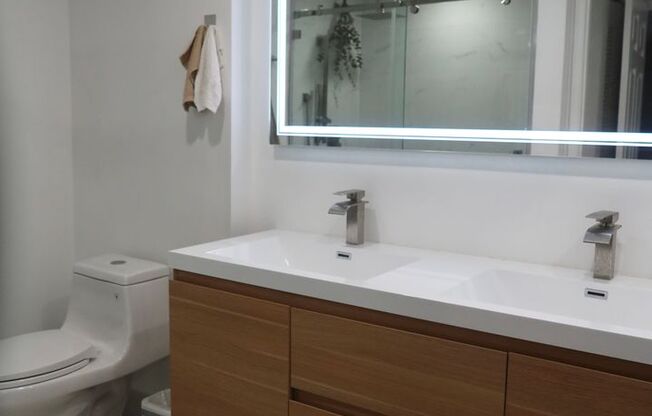2 beds, 2 baths, 1,124 sqft, $2,600, Unit Bedroom 1