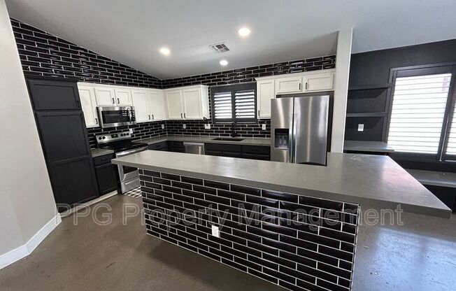 13932 W MAUNA LOA LN