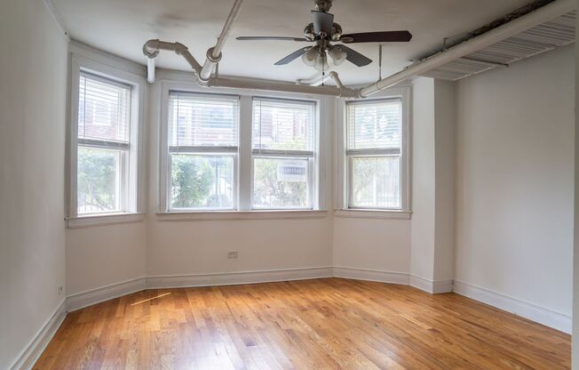 Albany Park - 1 Bed / 1 Bath, English Garden - Heat Included