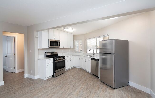 2 beds, 1 bath, 854 sqft, $2,995, Unit 25-01