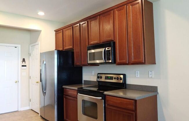 3 beds, 2.5 baths, $2,050, Unit # NEW OWNER