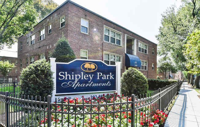 Shipley-Park-Apartments-Building-Signage