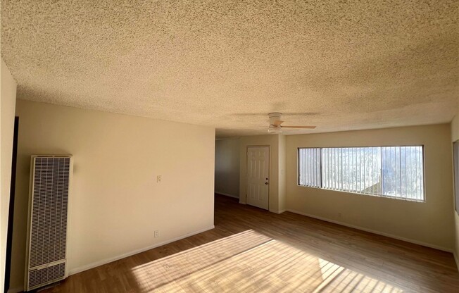 2 beds, 1 bath, 885 sqft, $2,950, Unit 1/2