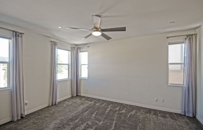 3 beds, 2.5 baths, $4,250, Unit UNIT # 105