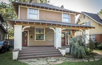 Charming Newly Updated Duplex!