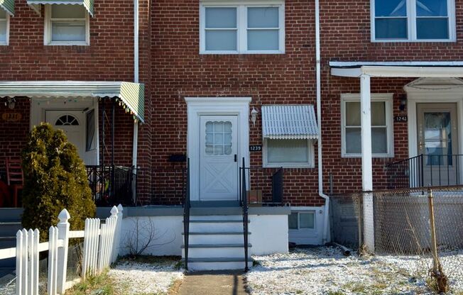 Charming 2 Bedroom/1 Bathroom Townhome in Medford!