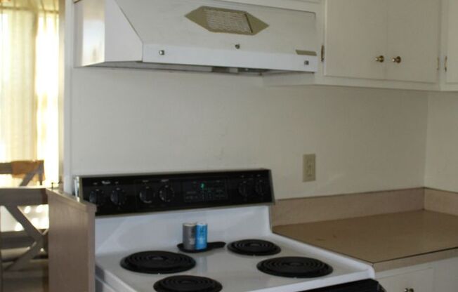 2 beds, 1 bath, $1,500, Unit 600 E 21st St. #1