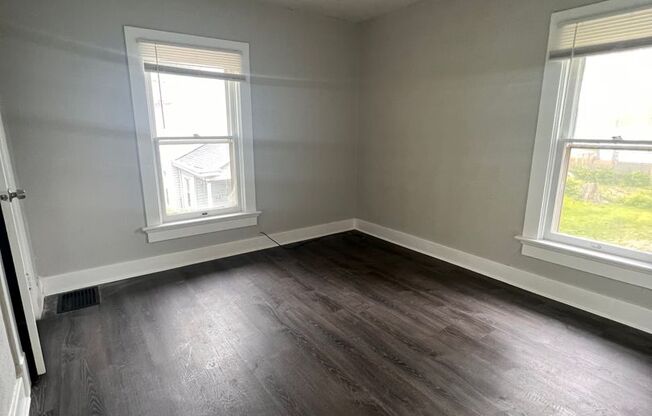 3 beds, 1 bath, 1,100 sqft, $1,100, Unit 2