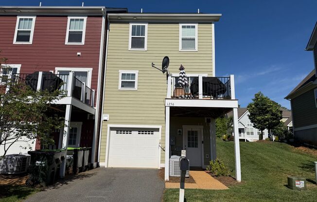 1256 Haden Place - END UNIT townhome in Crozet!