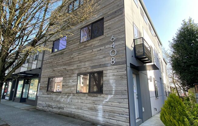 6408 Phinney - Located at the top of Phinney Ridge