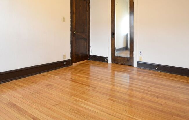 1 bed, 1 bath, 420 sqft, $955, Unit 7 - 34