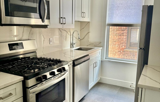 1 bed, 1 bath, $2,500, Unit 3-R