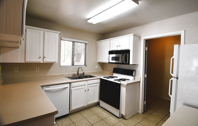 Great East Mesa Location! Freshly Painted! 8802 E. University Dr. Unit 1 Mesa, AZ 85207