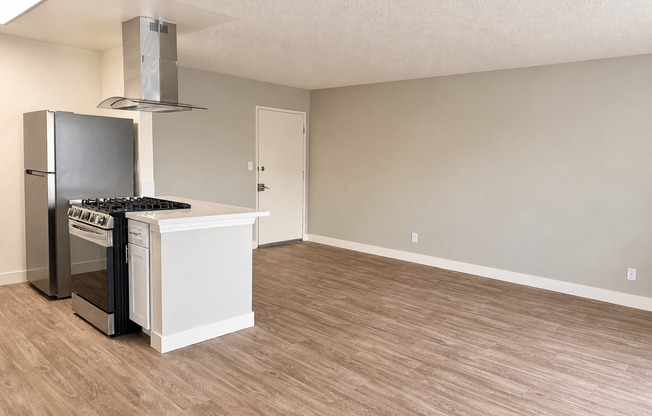 1 bed, 1 bath, 700 sqft, $2,280