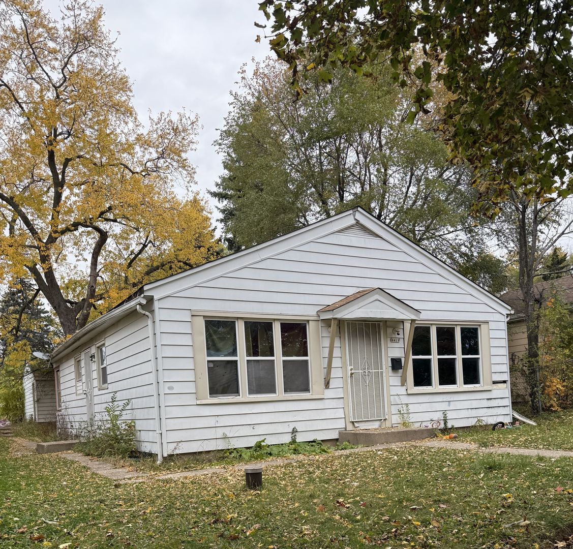 3BR SINGLE FAMILY, YARD, GARAGE, FULL BASEMENT, NICE!!