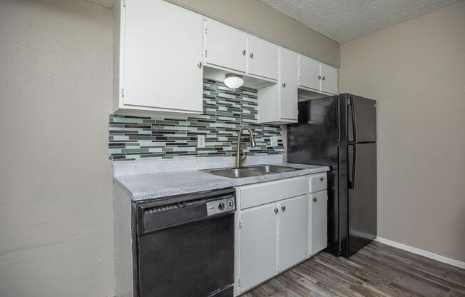 1 bed, 1 bath, 711 sqft, $1,140