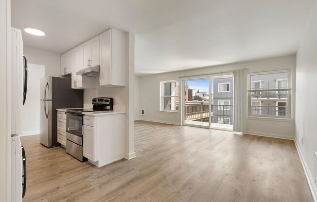 2 beds, 1 bath, 986 sqft, $2,700, Unit 301