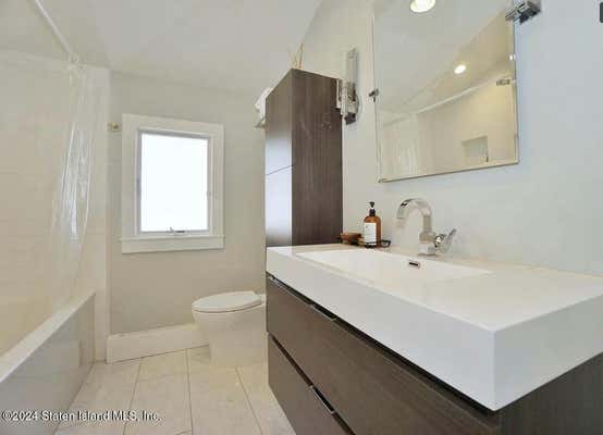 2 beds, 1 bath, 1,050 sqft, $1,900