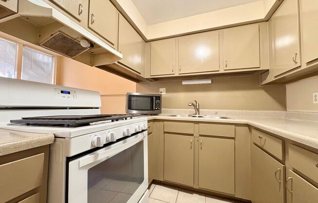 2 beds, 1 bath, 1,000 sqft, $1,195, Unit Unit 7