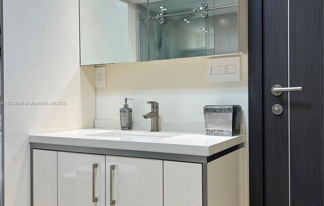 251 174TH ST APT #1505 SUNNY ISLES BEACH, FL 33160