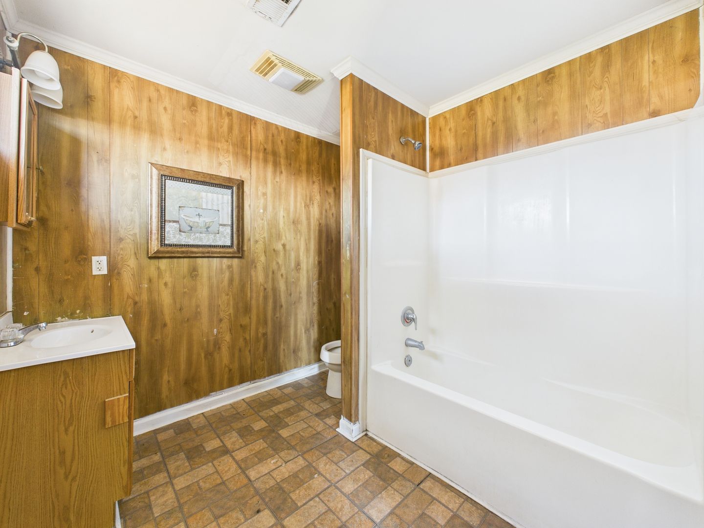 AVAILABLE NOW! 3 bed, 2 bath home in Lafayette!