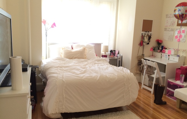 2 beds, 1 bath, 836 sqft, $3,400, Unit 03-001