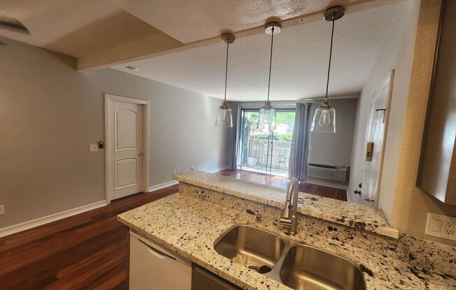 1 bed, 1 bath, $2,350