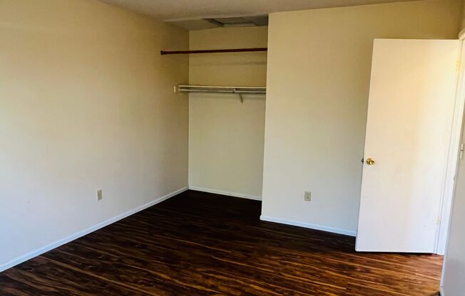 2 beds, 1 bath, 700 sqft, $1,395, Unit 7