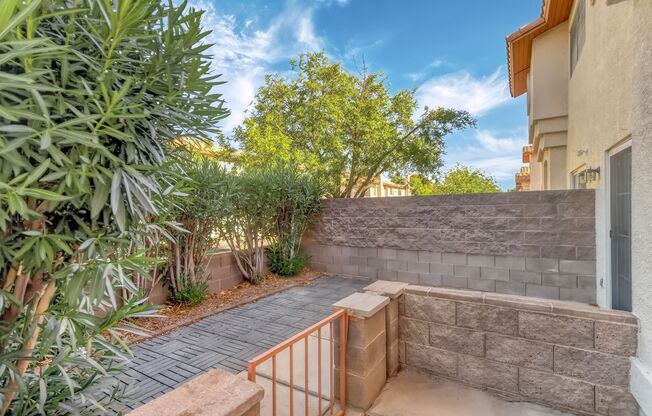 MOVE-IN READY 3-BEDROOM TOWNHOME IN SUMMERLIN!