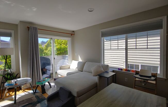 Well-appointed townhome in the heart of Ballard! 3 Bedrooms with Garage Parking!