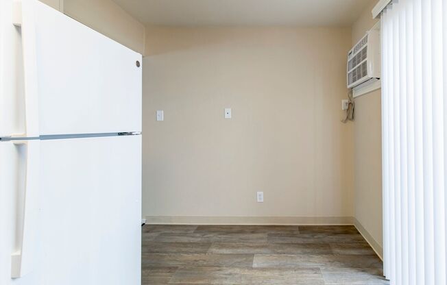 Newly Remodeled Townhouse Style 2-Bdrm Apartment, Pet Friendly, Gated Access, On-Site Laundry