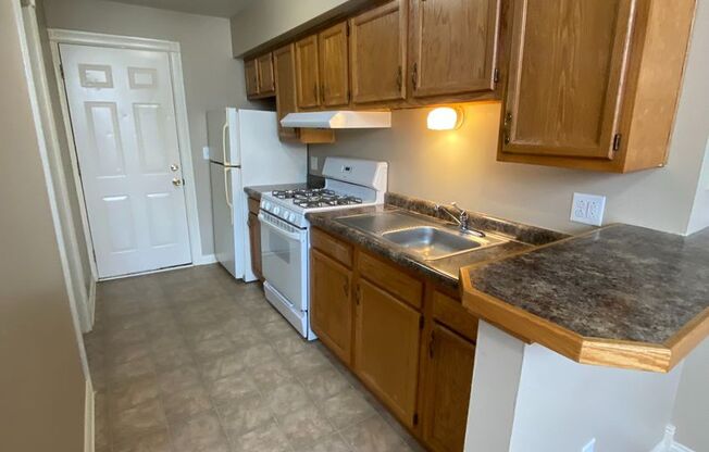 1 bed, 1 bath, 401 sqft, $610, Unit Apt 4