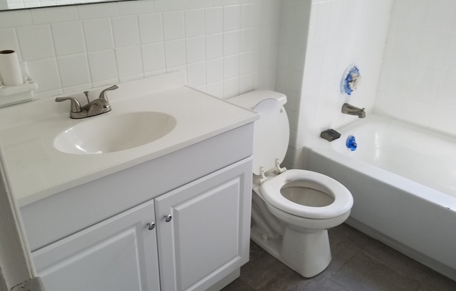 2 beds, 1 bath, 1,025 sqft, $1,250, Unit 138-06 Woodhill