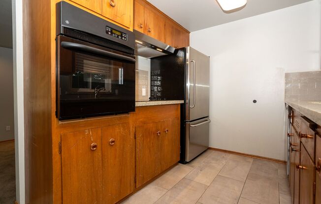 2 beds, 1 bath, $2,100