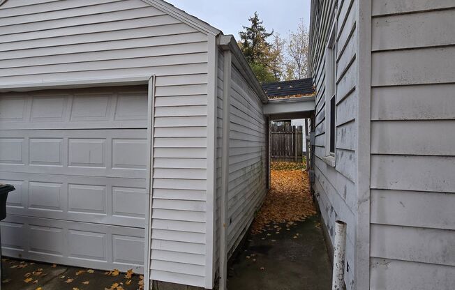 2 Bedroom/1 Bath with detached garage!