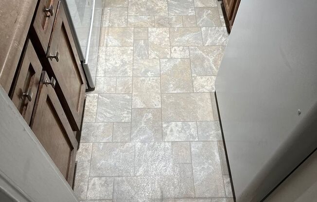 2 beds, 2 baths, $1,400, Unit Apartment F