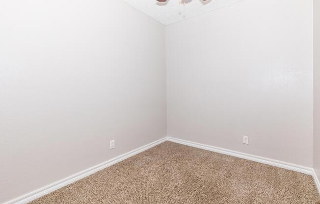 2 beds, 1 bath, 850 sqft, $818