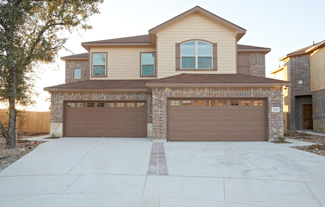 Luxury 3 Bedroom Townhome Located Near South Texas Medical Center, San Antonio, Texas!