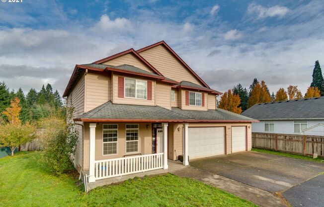 ***REST OF DECEMBER FREE***FANTASTIC 4 Bed 2.5 Bath Home in Salmon Creek! HUGE side yard and back yard! Extra large private driveway!