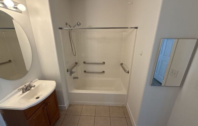 2 beds, 2 baths, $1,450, Unit # 2612