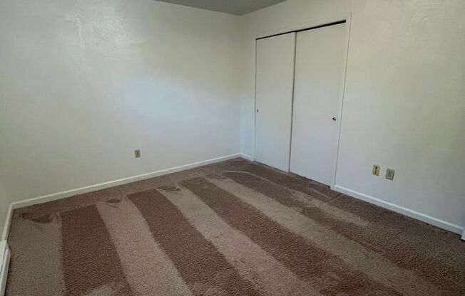 2 beds, 1 bath, 903 sqft, $1,170, Unit K-4
