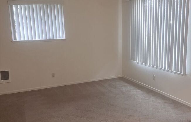 1 bed, 1 bath, 510 sqft, $1,125, Unit 3867 24th Pl NE